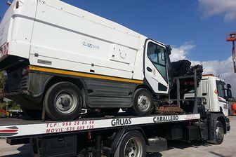 transportes especiales Grúas Caballero 